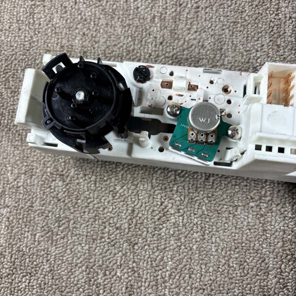 HVAC Climate Control Module Chevy GMC Open Box - Picture 2 of 5